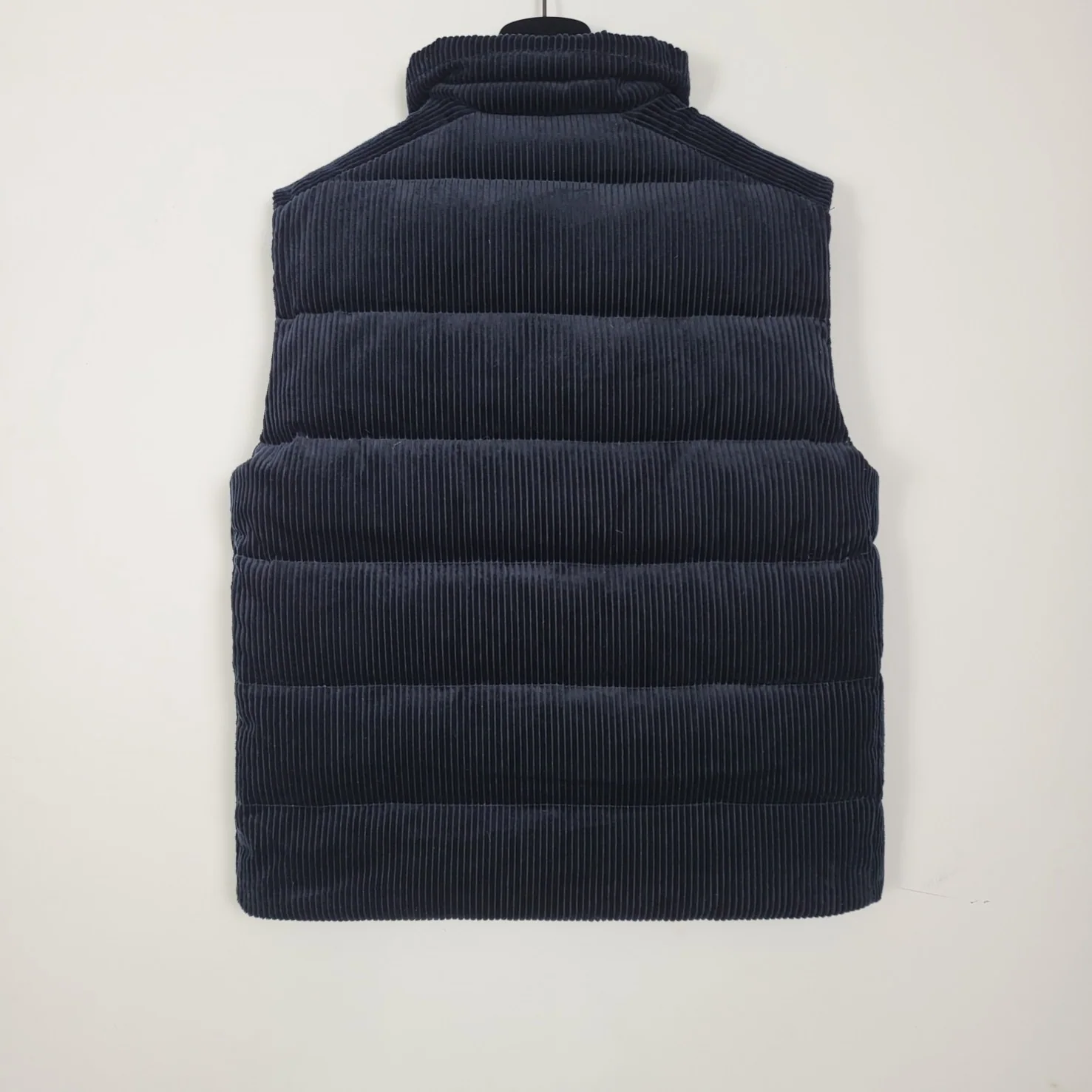 프라다 코듀로이 다운베스트 남성 조끼 23 FW 23FW 상세 이미지 2