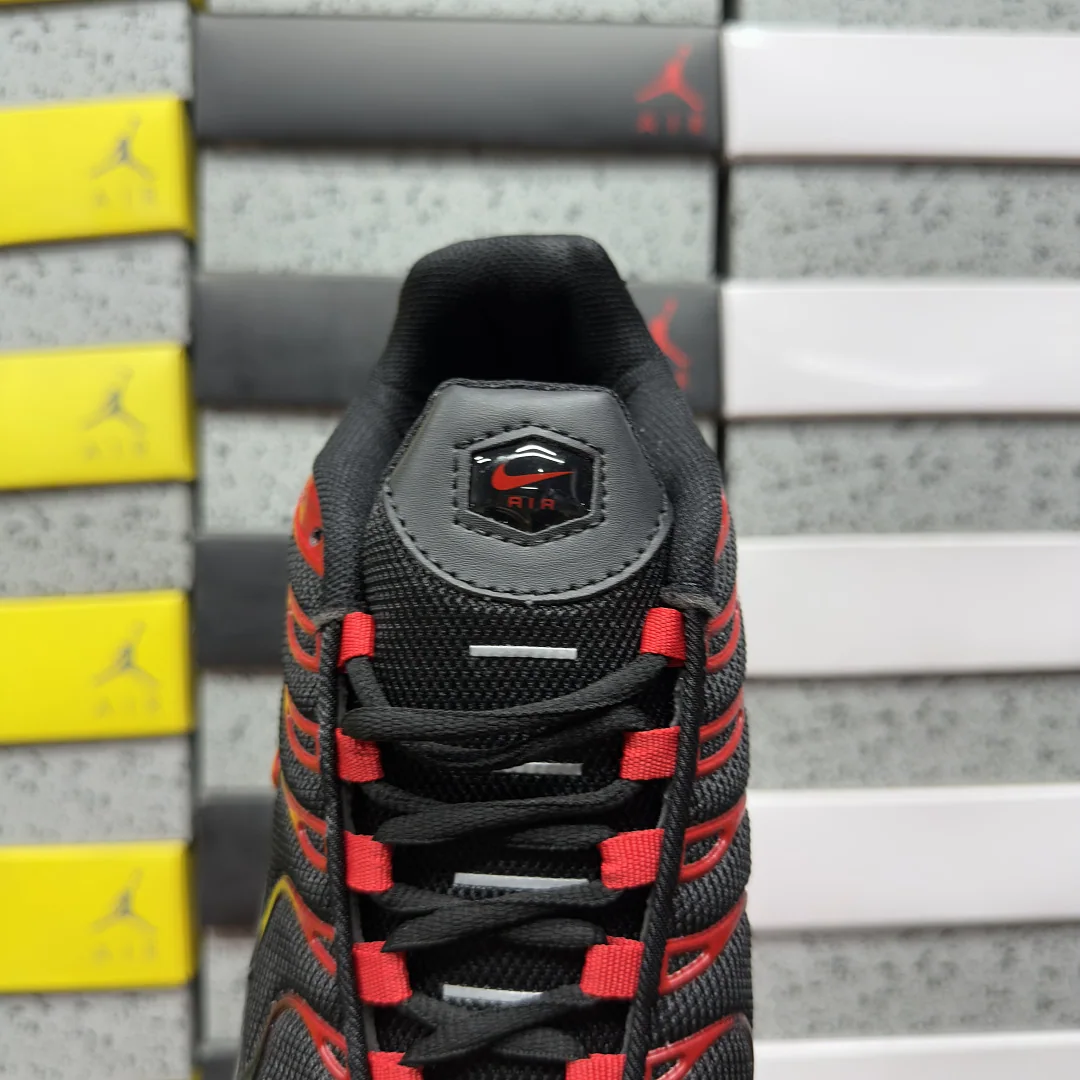 나이키 [BD] 에어 맥스 플러스 CU4864-001 201860 Nike Air Max Plus Bred 상세 이미지 3