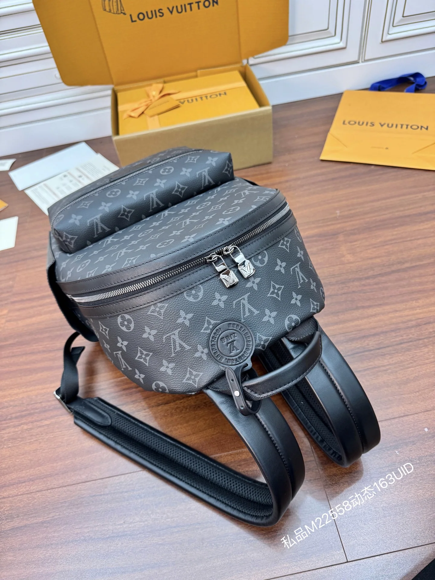 루이비통 M22558 가죽 가방 상세 이미지 3
