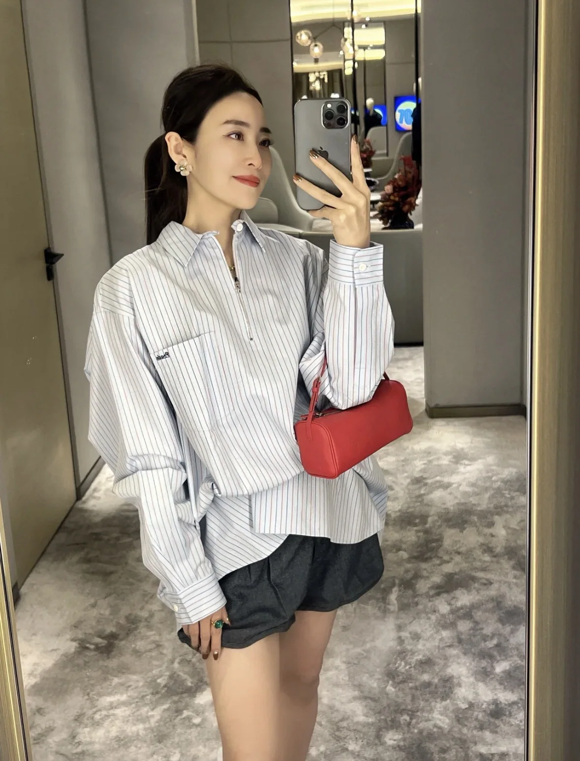 프라다 스트라이프 하프 지퍼 오버사이즈 셔츠 상세 이미지 6