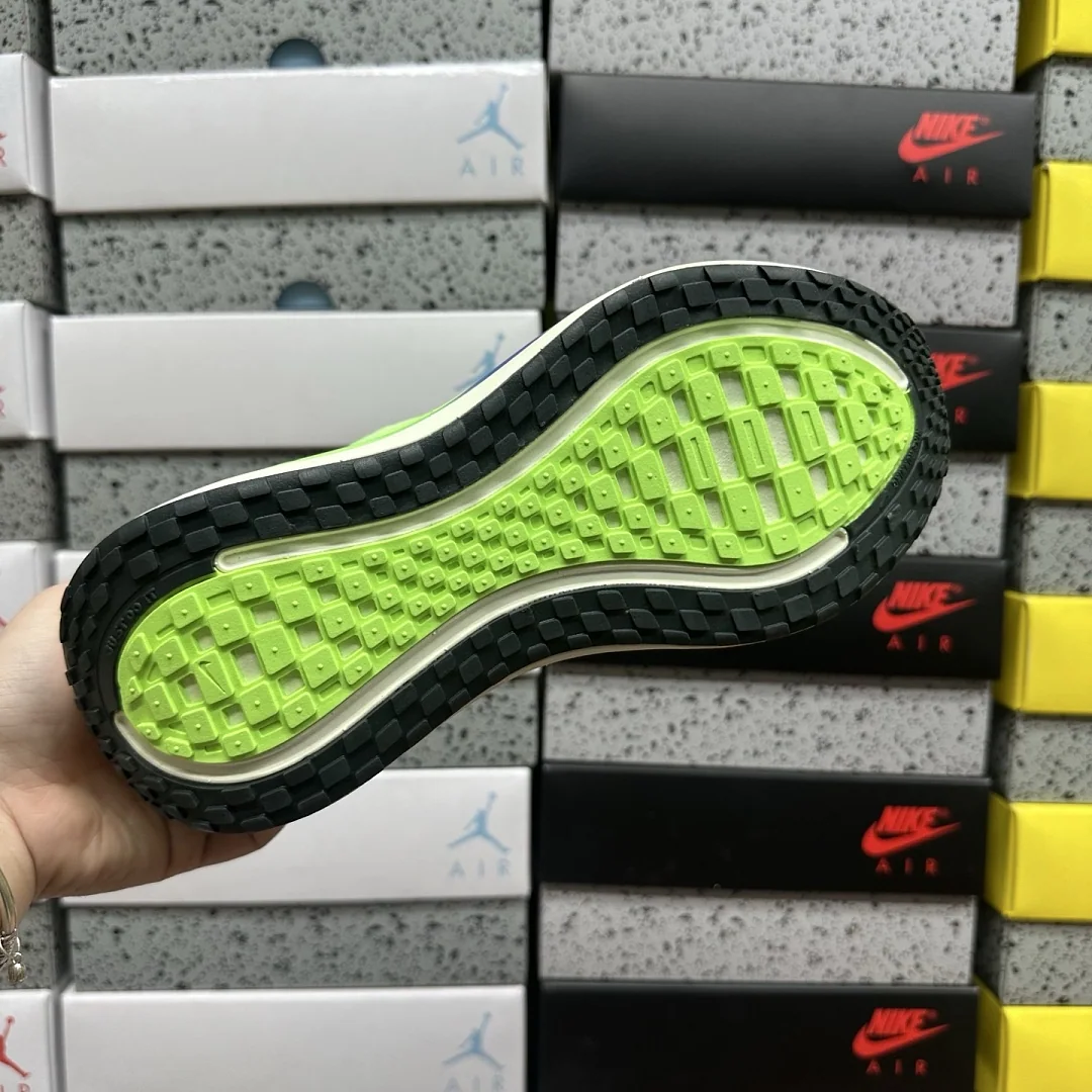 나이키 [XY] 보메로 플러스 HV8150-702 201687 Nike Vomero Plus Volt Tint Lime Blast 상세 이미지 6