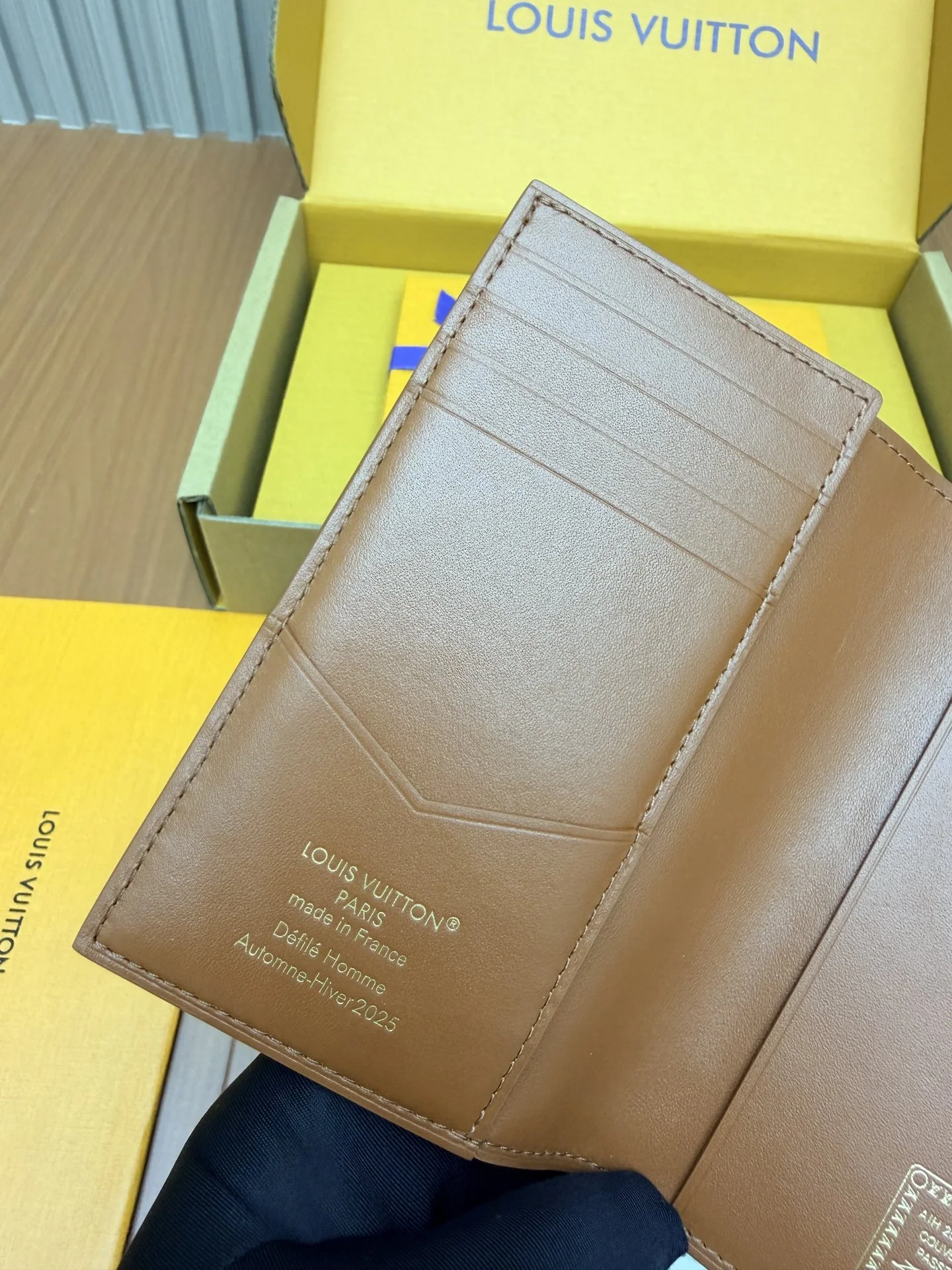 루이비통 M26059 미디엄 지갑 상세 이미지 9