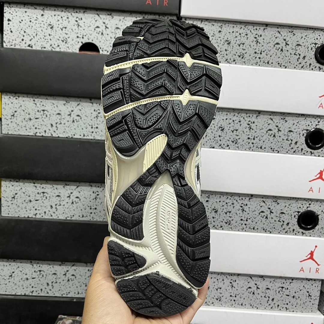 아식스 [XY] 젤 카하나 8 1011B109-031 200340 Asics Gel-Kahana 8 상세 이미지 4