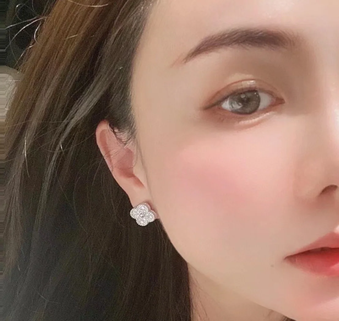 반클리프앤아펠 네잎클로버 다이아몬드 귀걸이 상세 이미지 4