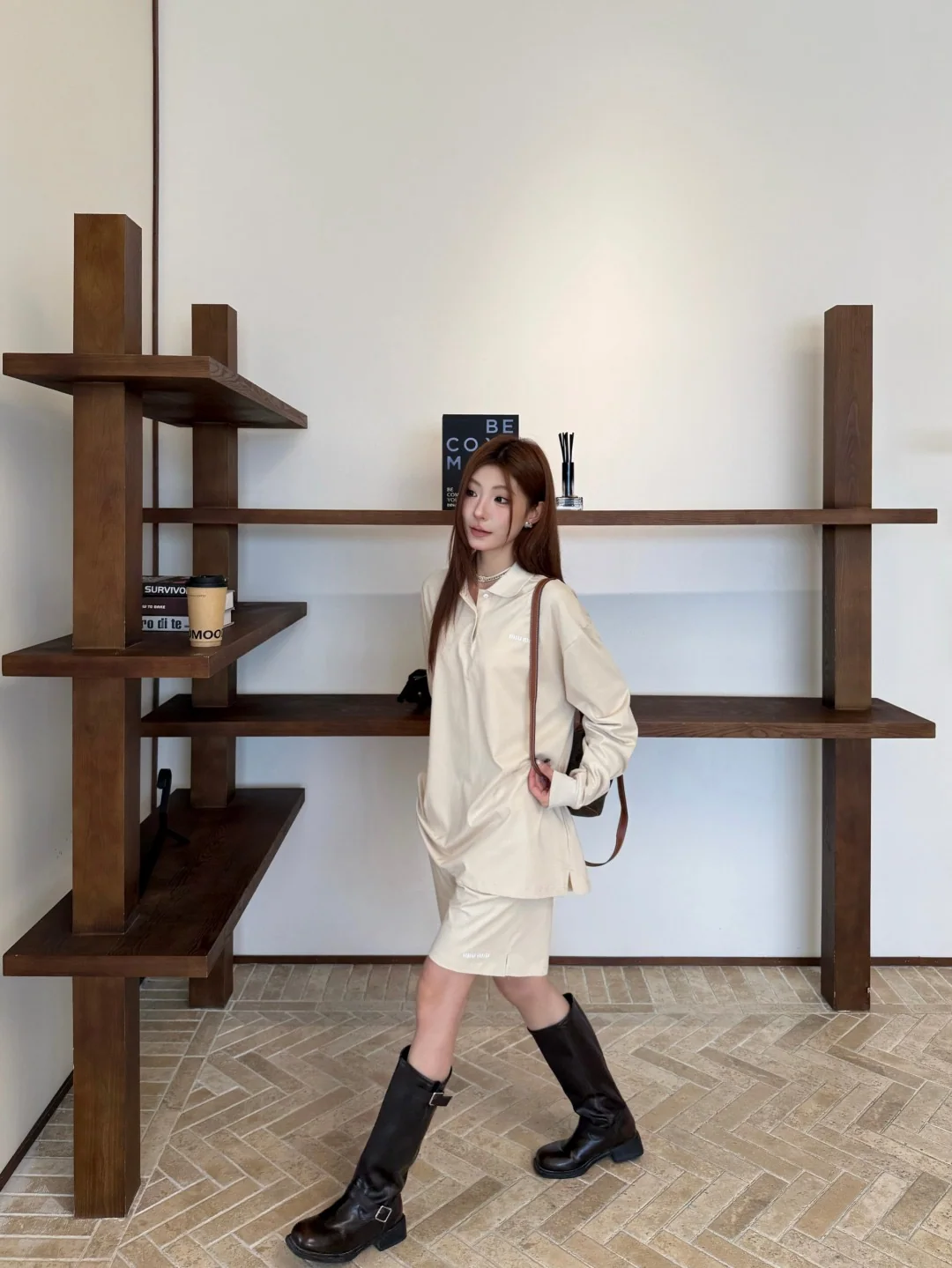 로로피아나 로고 자수 오버핏 긴팔 폴로셔츠 여성의류 26 SS 상세 이미지 2