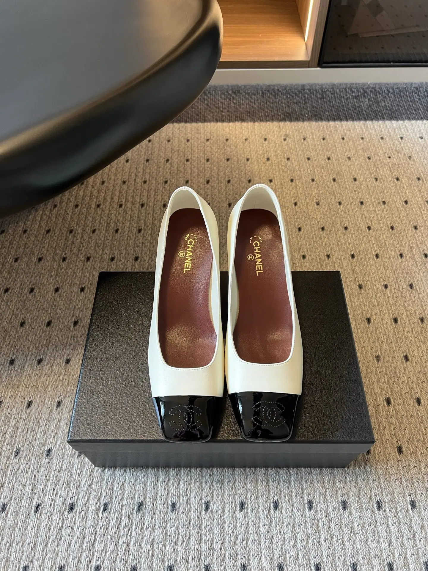 샤넬 컬러 블록 스퀘어 토 하이힐 155508