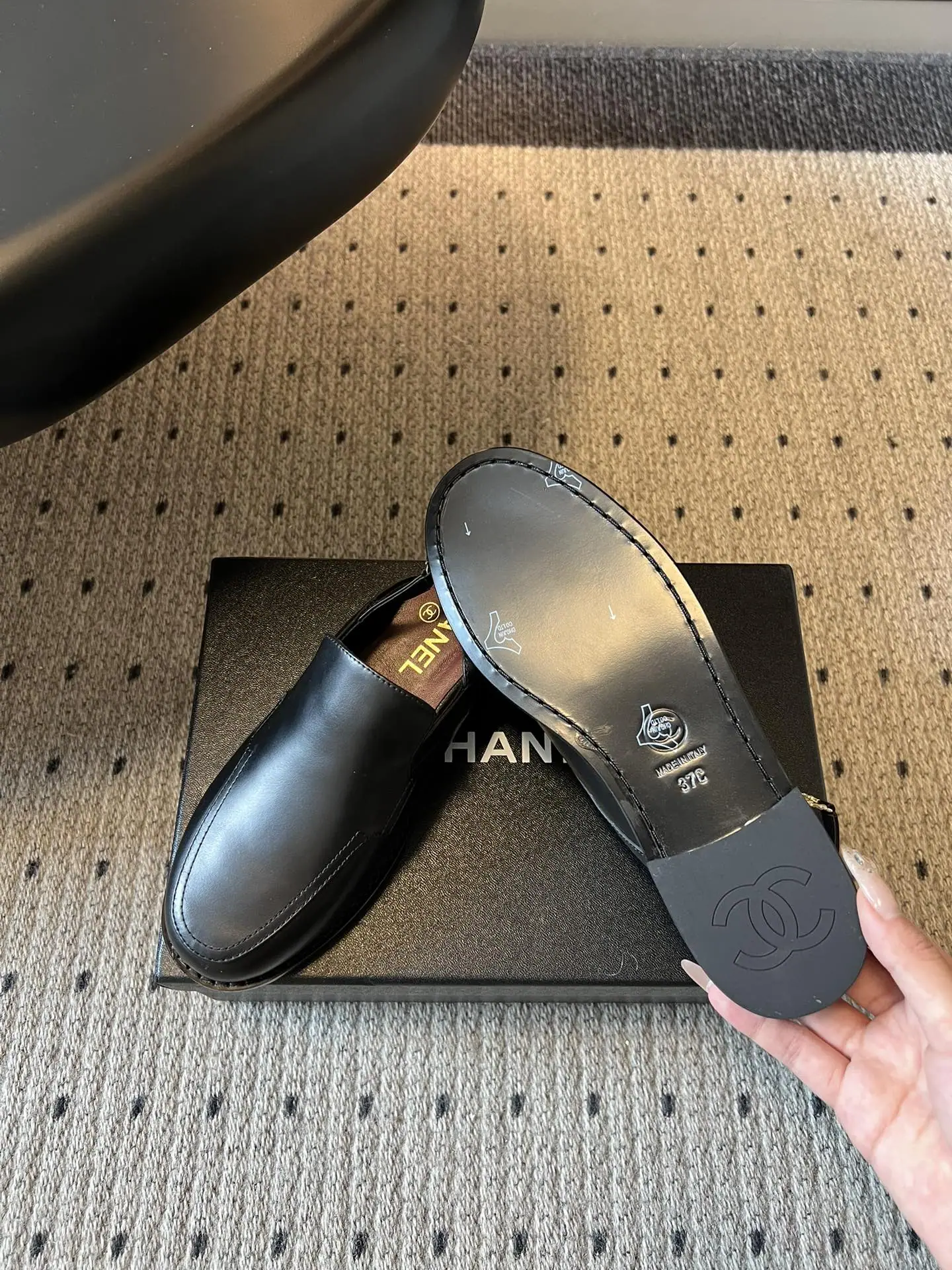 샤넬 뉴 클래식 오픈 백 샌들 상세 이미지 3