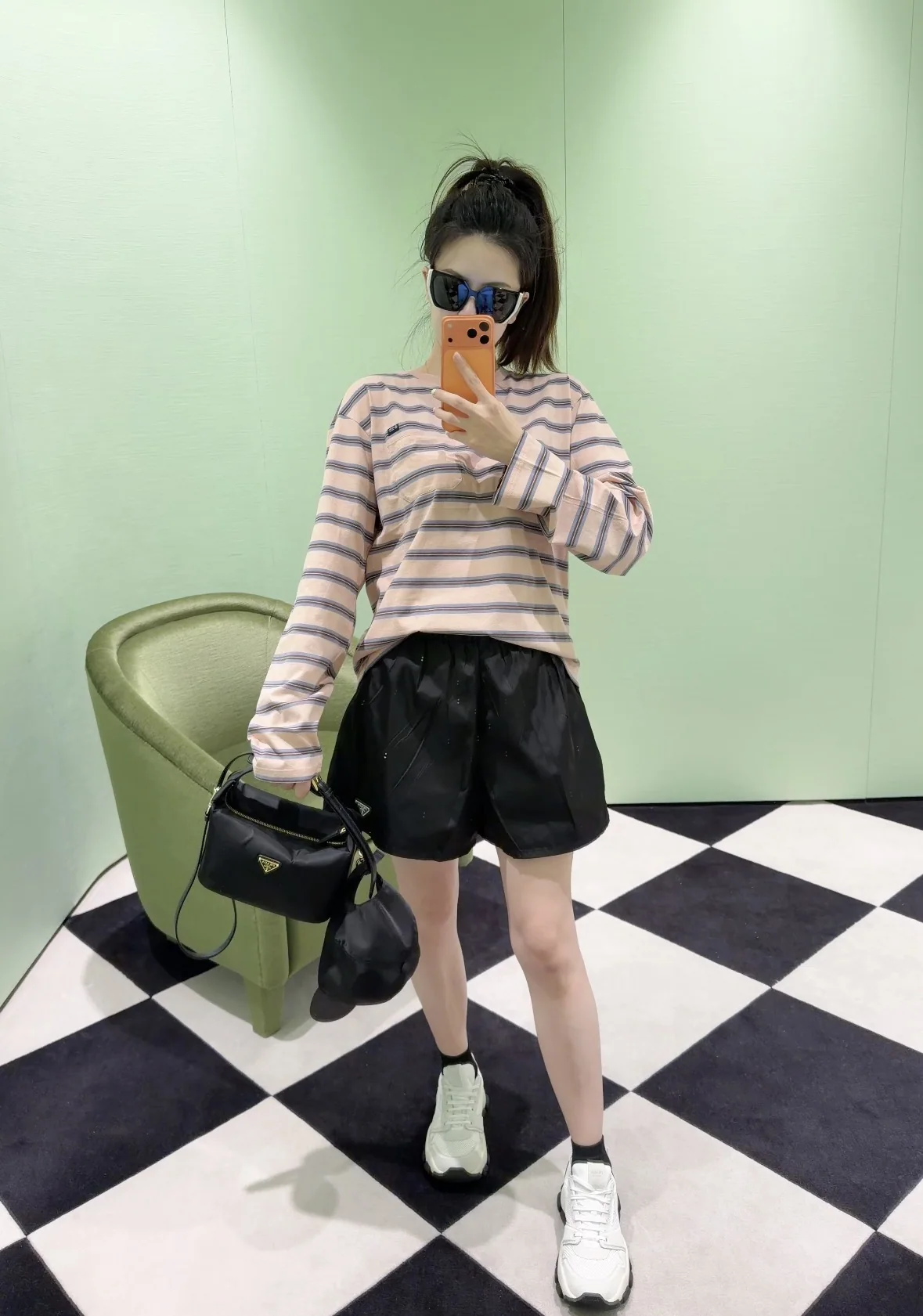 프라다 스트라이프 크롭 긴팔 티셔츠 상세 이미지 3