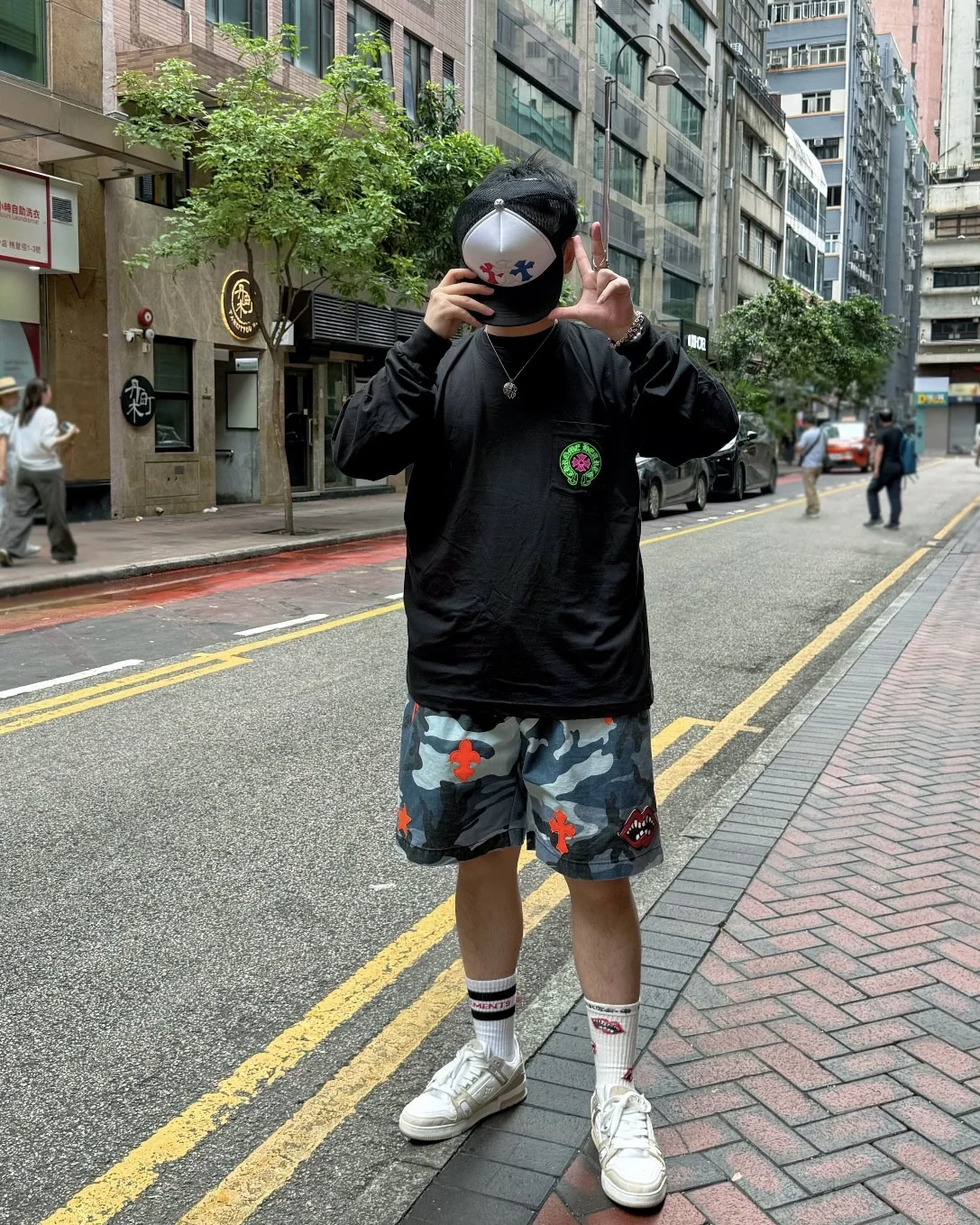 크롬하츠 형광 십자가 엠블럼 남성 긴팔 티셔츠 상세 이미지 6