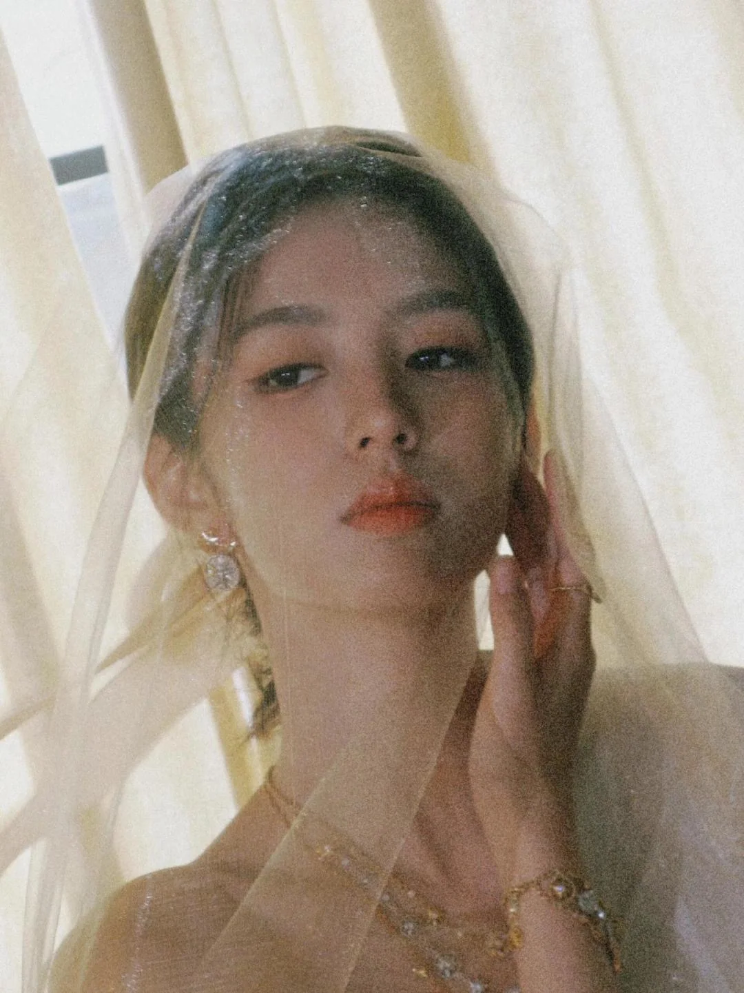 디올 로즈 데 방 장미 귀걸이 상세 이미지 4
