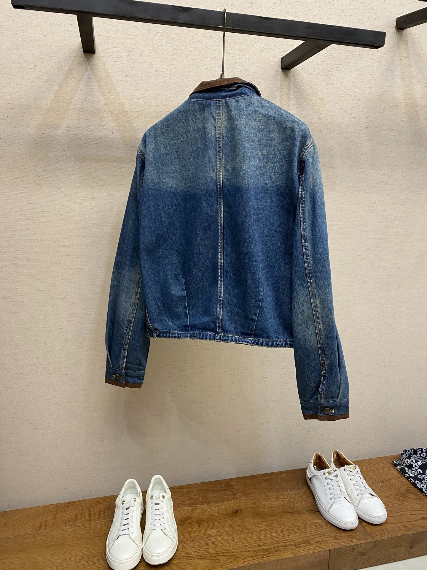 루이비통 LV 가죽 디테일 데님 자켓 상세 이미지 2
