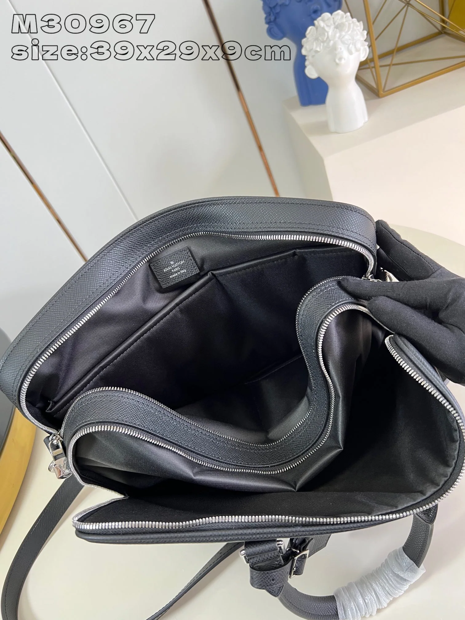 루이비통 보야지 라지 브리프케이스 타이가 가죽 가방 M30967 상세 이미지 8