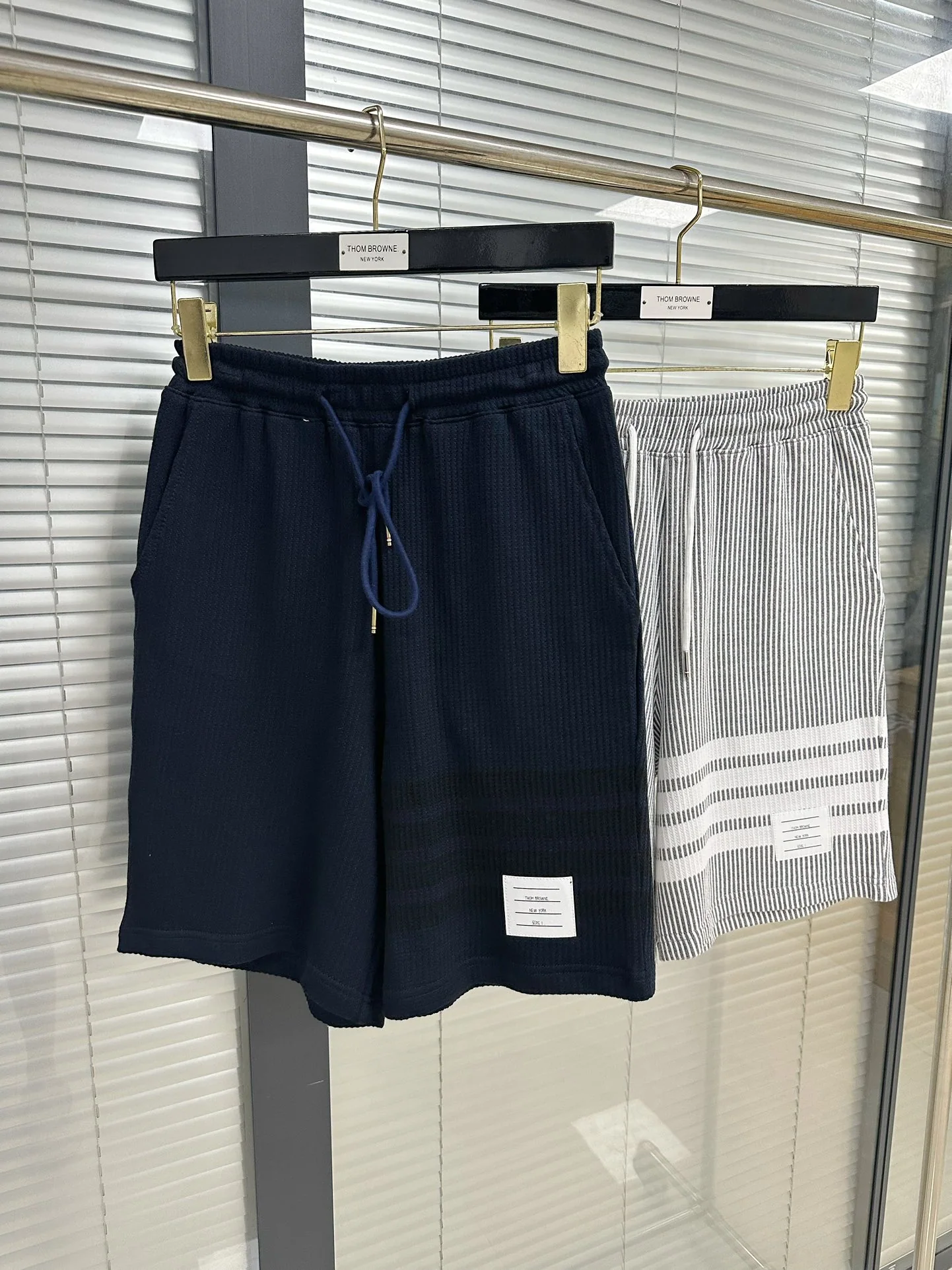 톰브라운 남성 니트 레플리카 46762 Thom Browne Shorts 상세 이미지 2