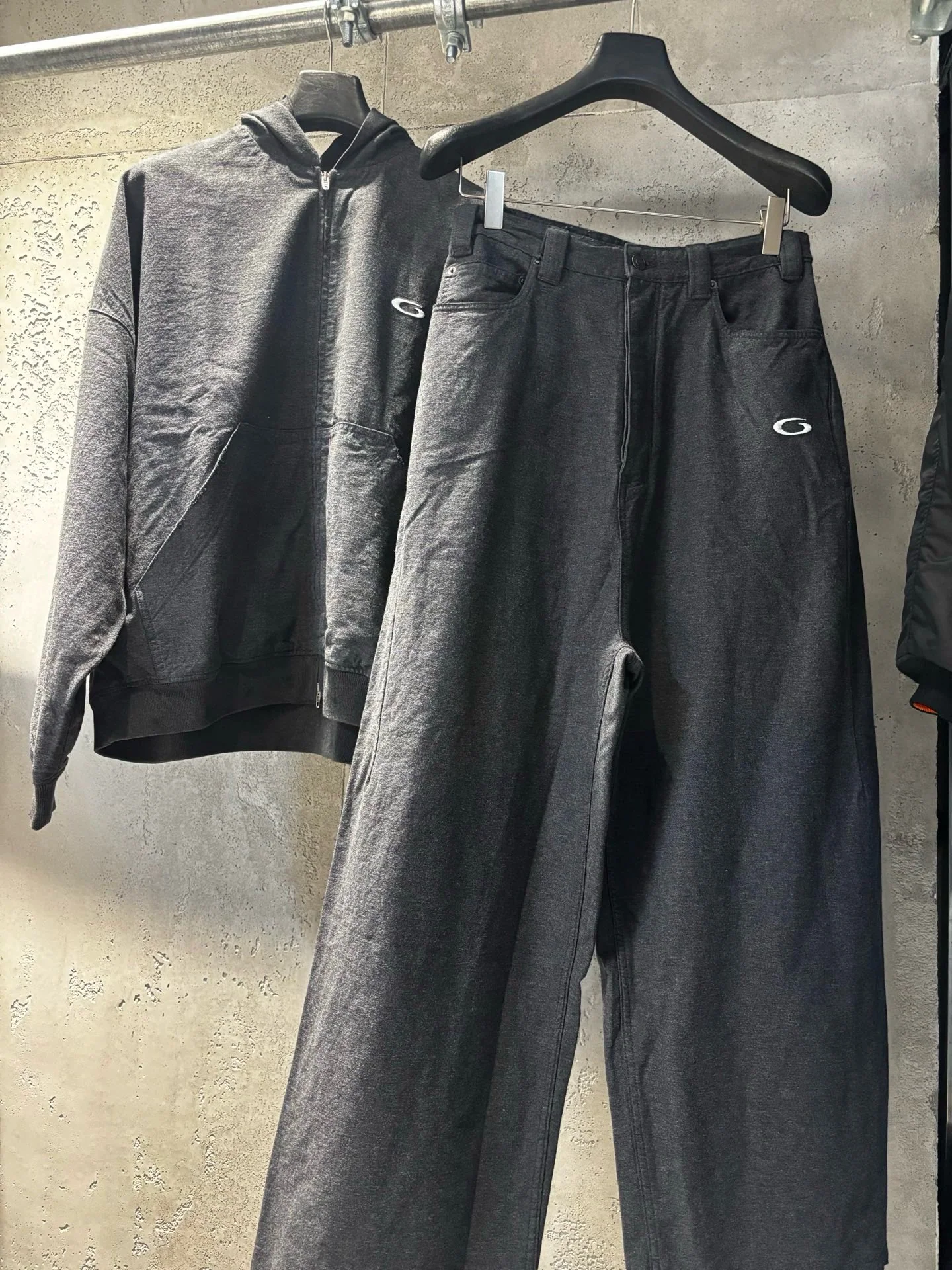 발렌시아가 남성 바지 상세 이미지 2