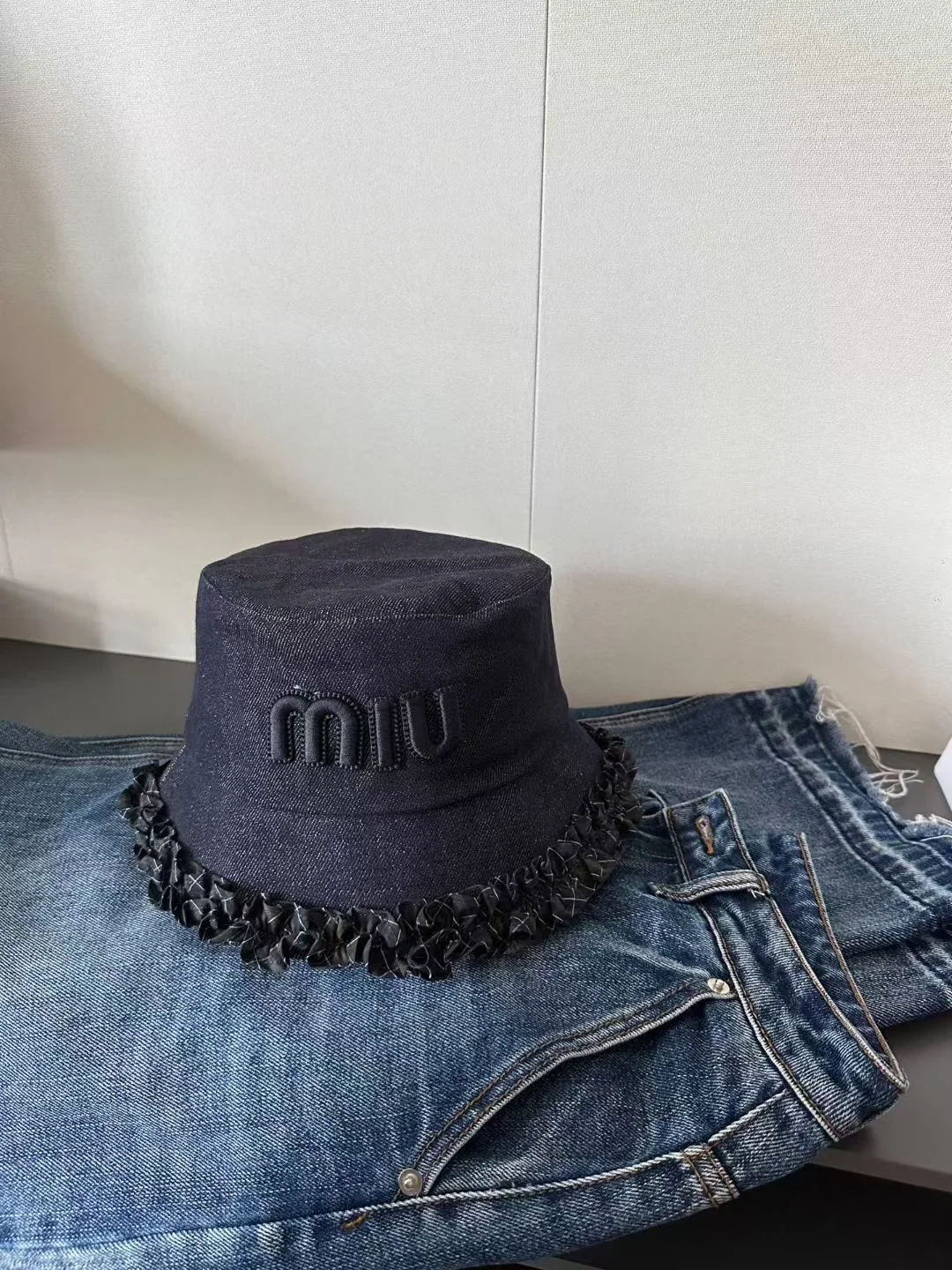 미우미우 데님 레이스 버킷햇 상세 이미지 9