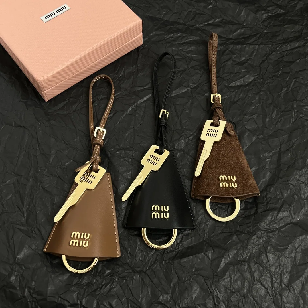 미우미우 가죽 키링 상세 이미지 2