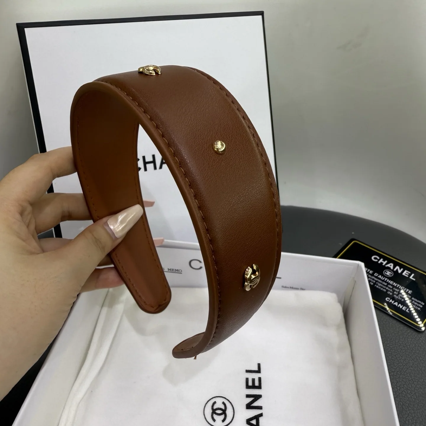 샤넬 골드 가죽 와이드 헤드밴드 상세 이미지 4