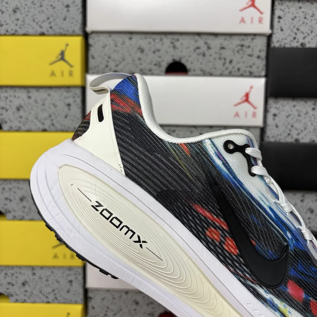 나이키 [GT] 보메로 18 SE IB8164-999 201792 Nike Vomero 18 SE Light Trails 상세 이미지 7