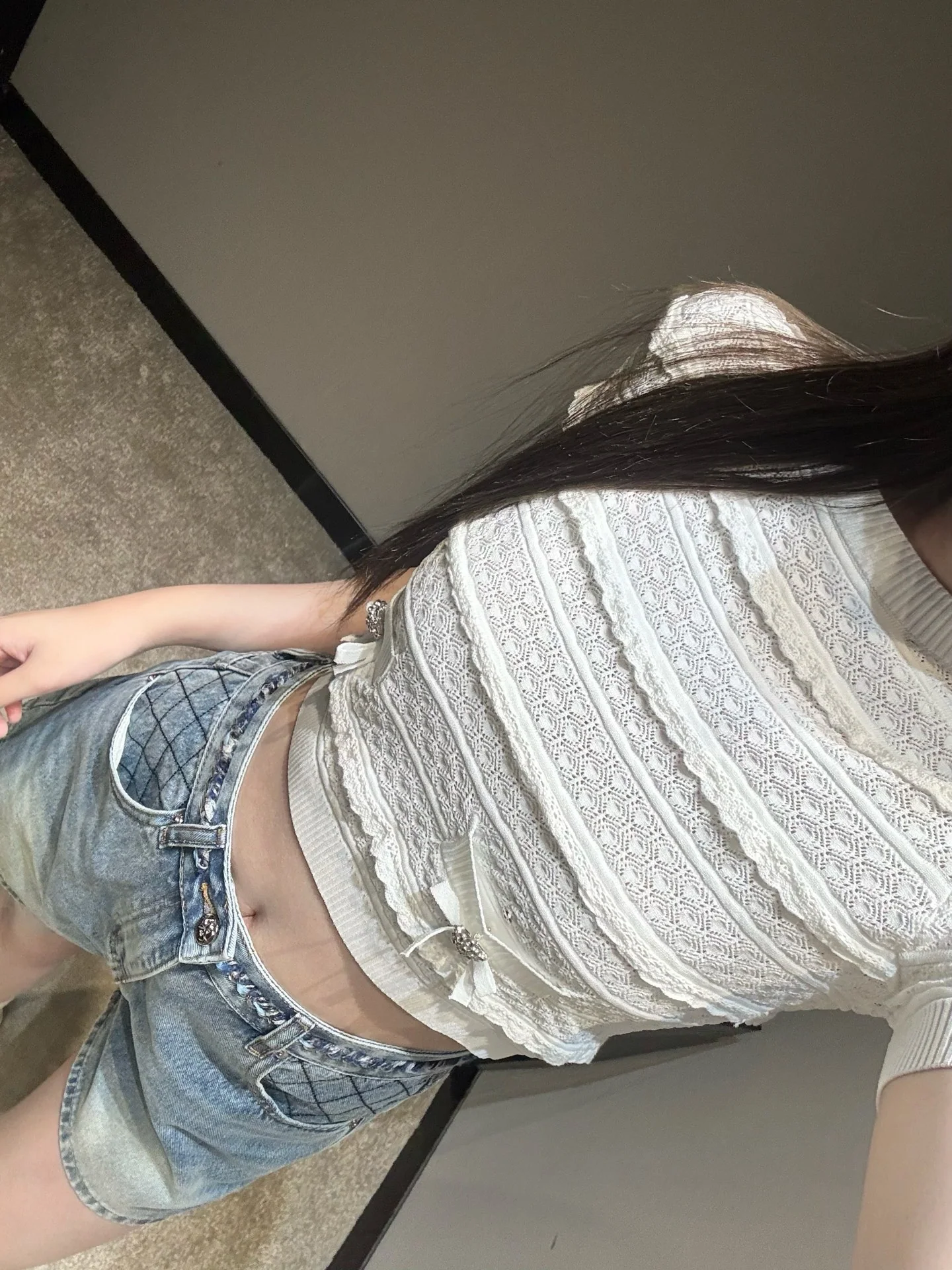 샤넬 다이아몬드 퀼팅 체인 허리 워시드 데님 반바지 상세 이미지 5