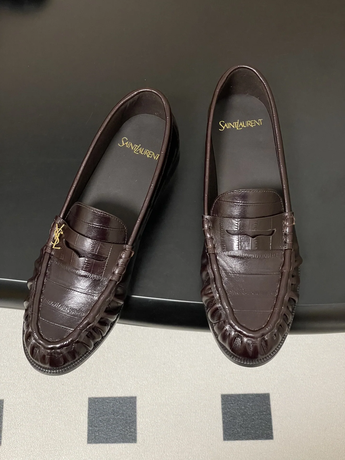 생로랑 YSL 메탈 로고 로퍼 9475 상세 이미지 2
