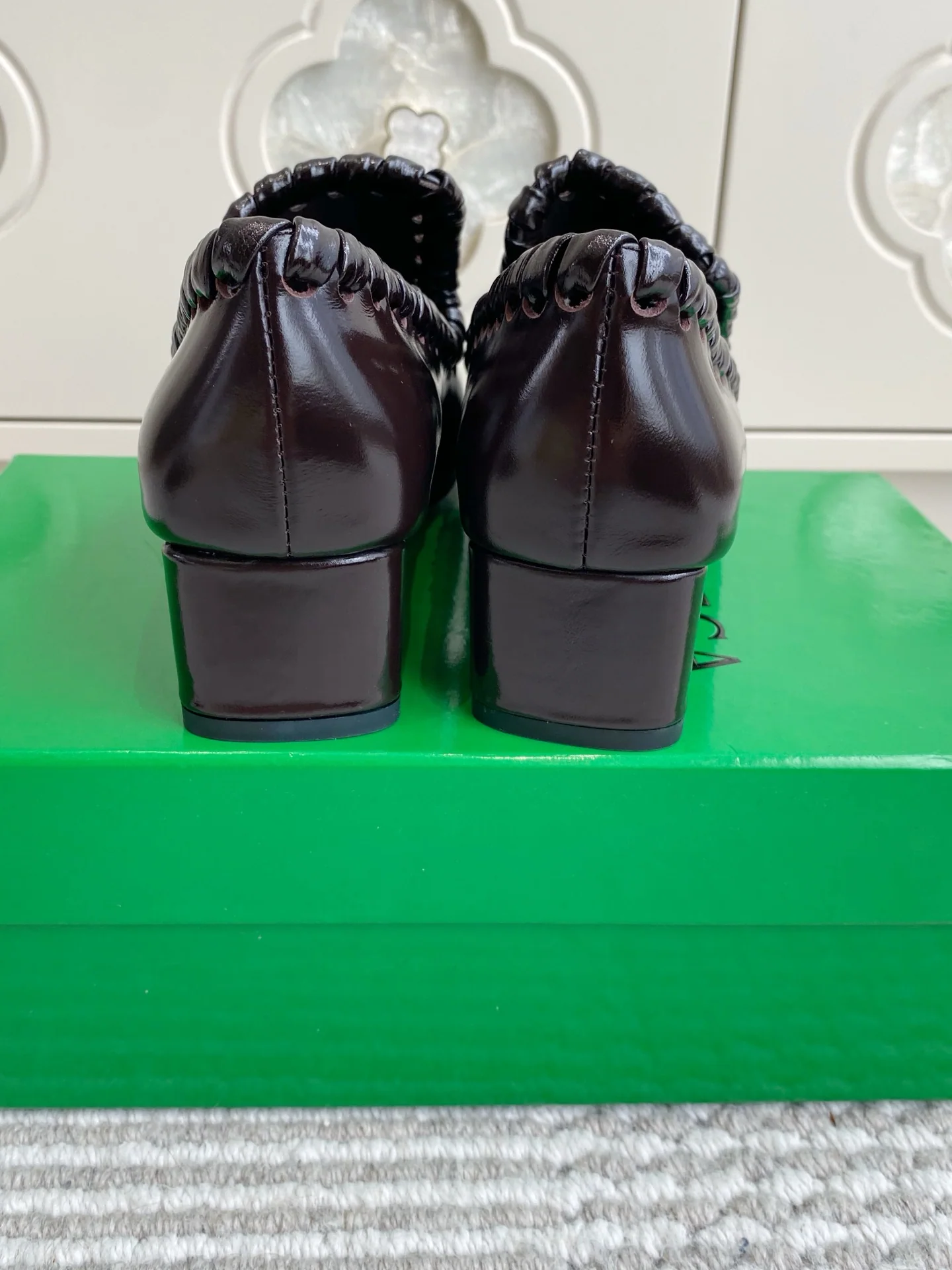 보테가베네타 핸드메이드 직조 스퀘어토 청키힐 로퍼 상세 이미지 8