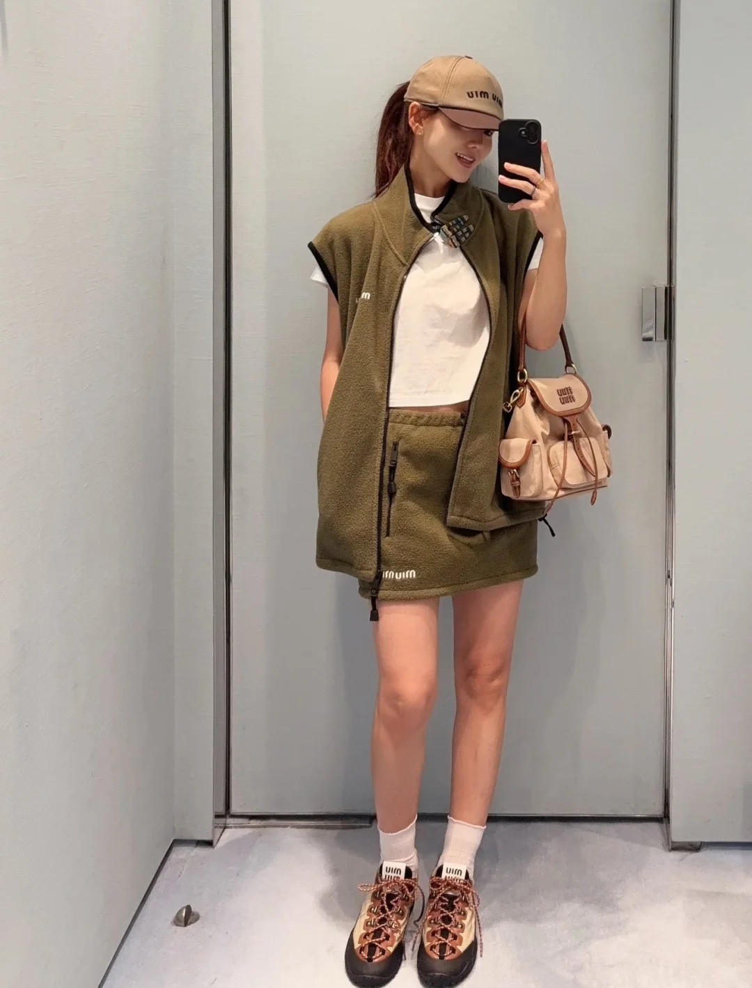 미우미우 올리브그린 플리스 여성 반팔 티셔츠 상세 이미지 7