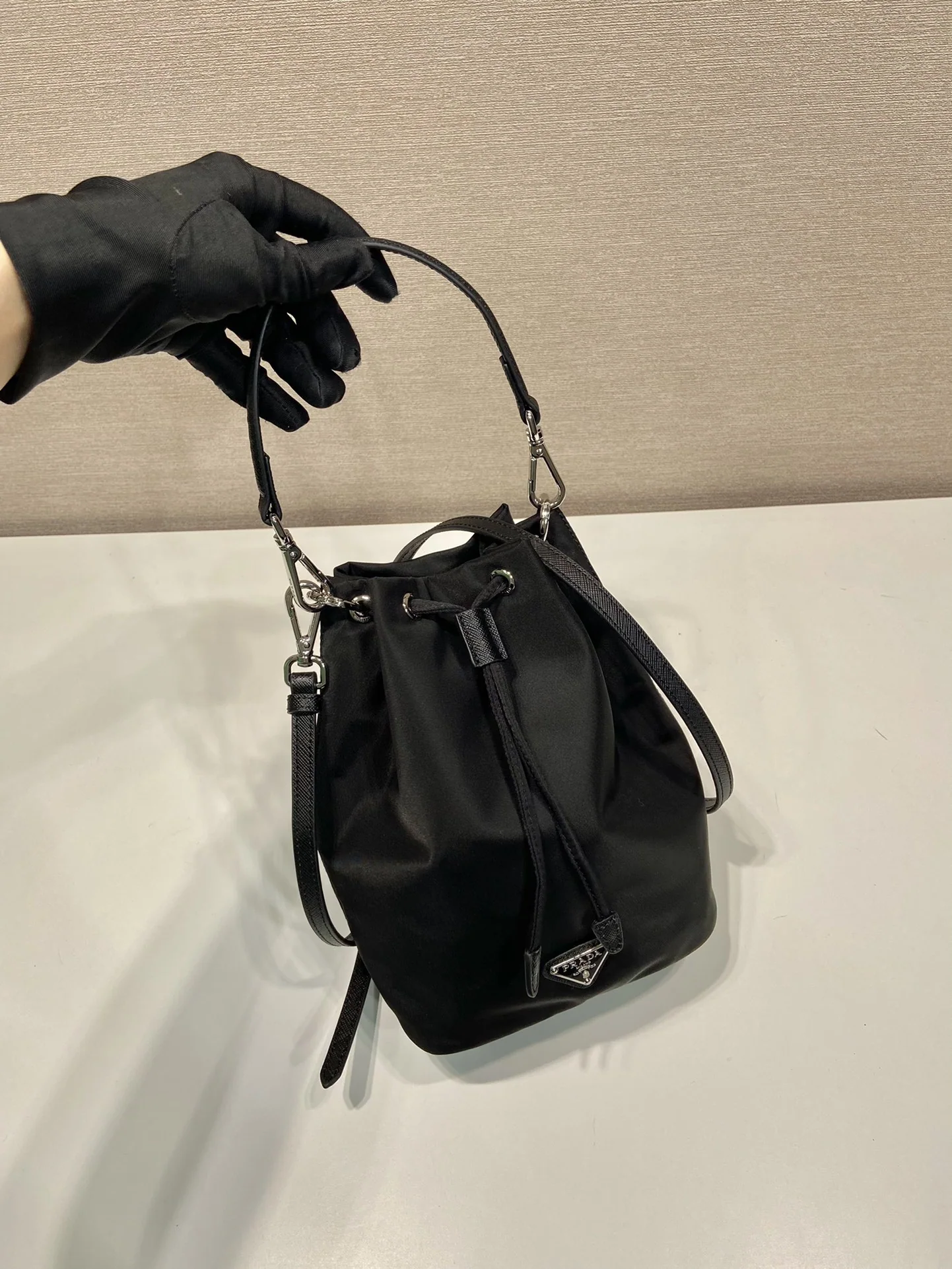 프라다 나일론 빈티지 버킷백 상세 이미지 2