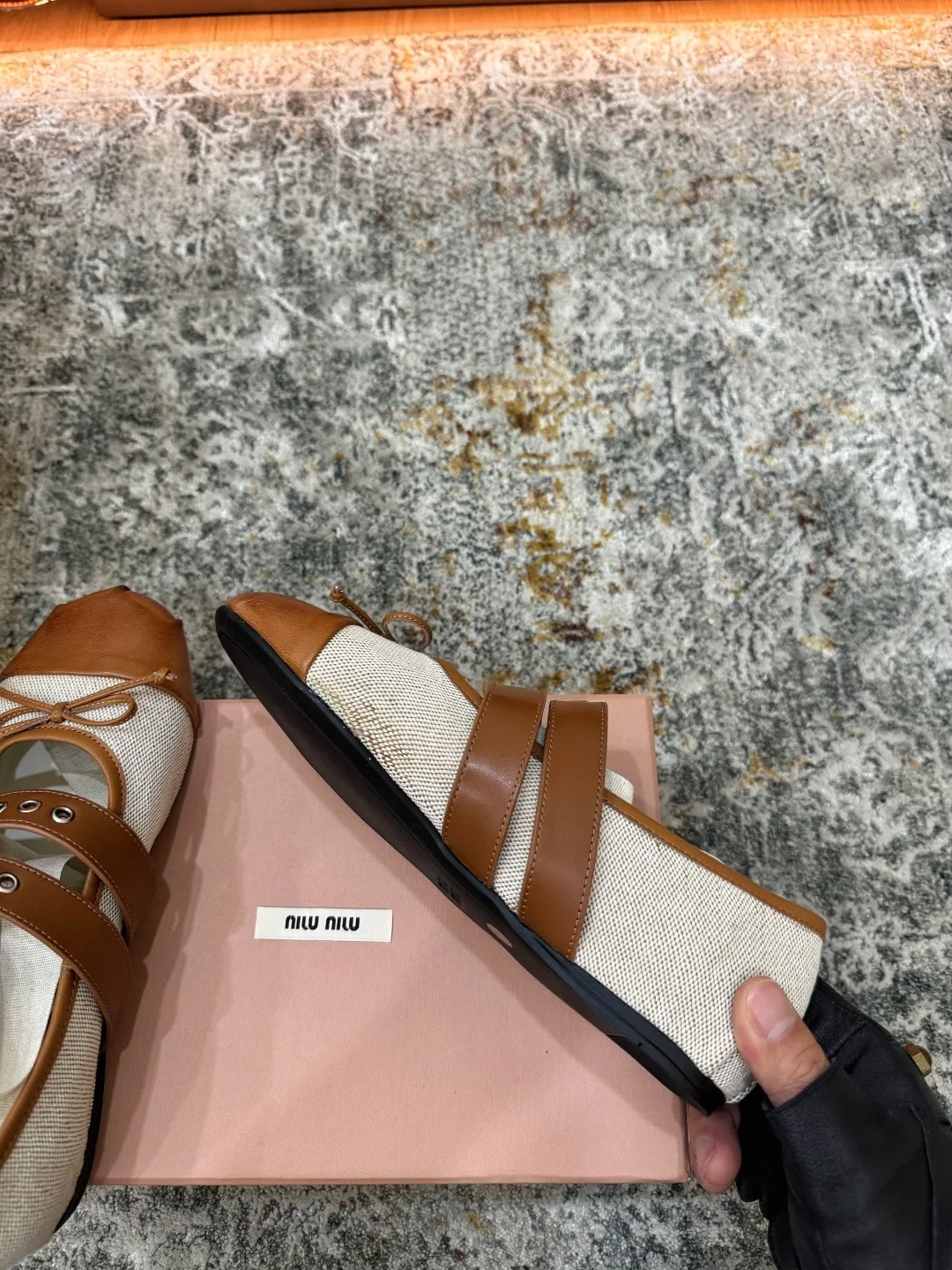 미우미우 소가죽 여성 로퍼 상세 이미지 5