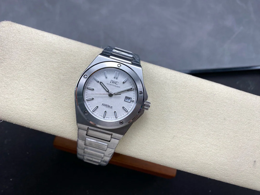 IWC 인제니어 오토매틱 시계 상세 이미지 5