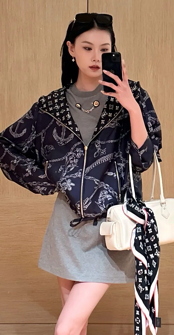 루이비통 모노그램 스카프 포인트 여성 원피스 26 SS 상세 이미지 6