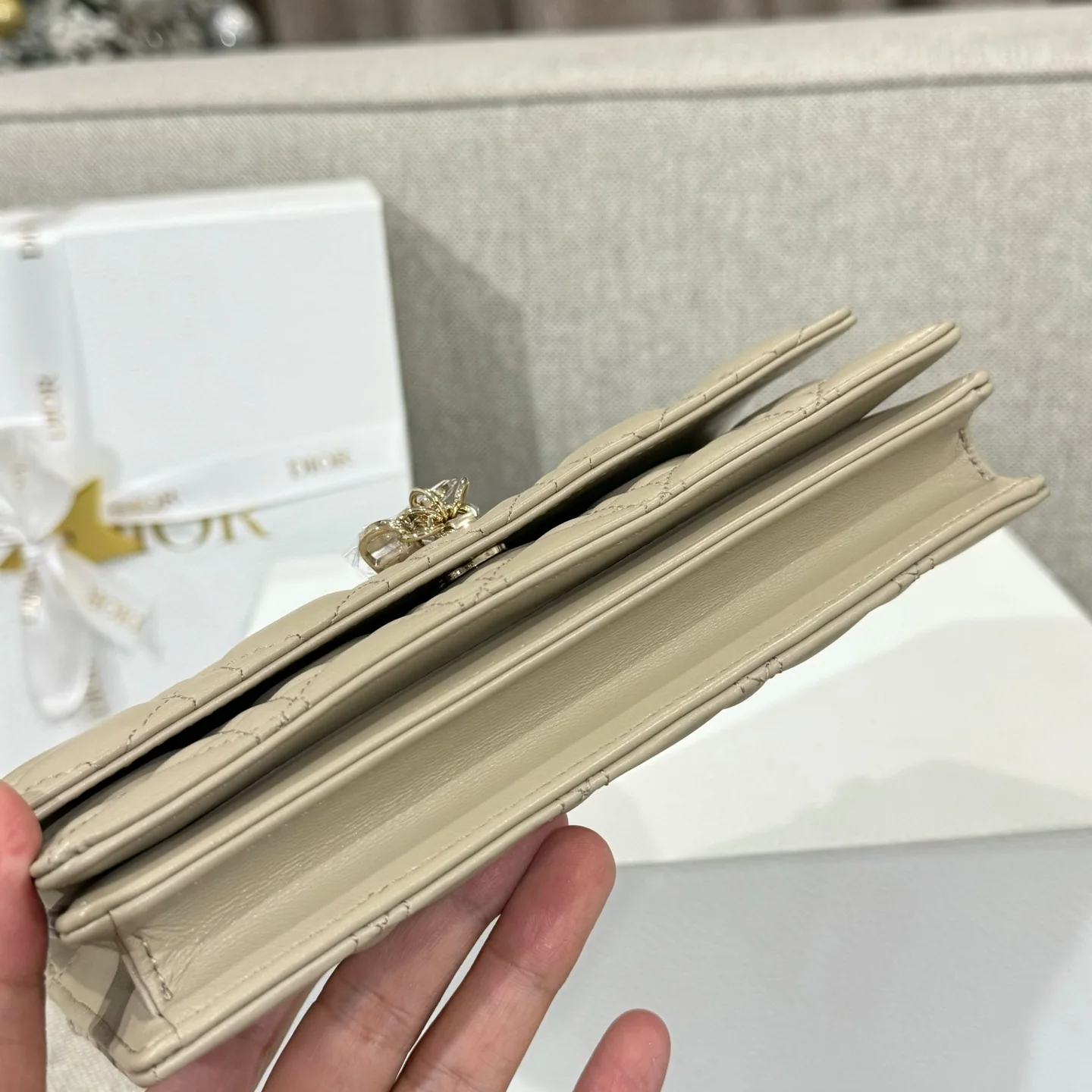 디올 진주 장식 체인 크로스백 상세 이미지 7