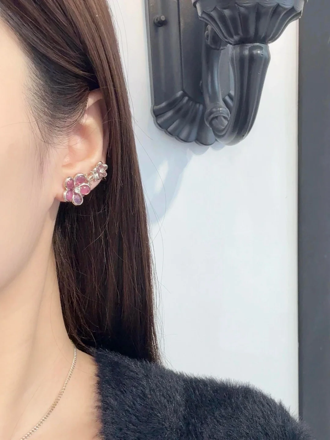 샤넬 핑크 카멜리아 더블 C 귀걸이 상세 이미지 3