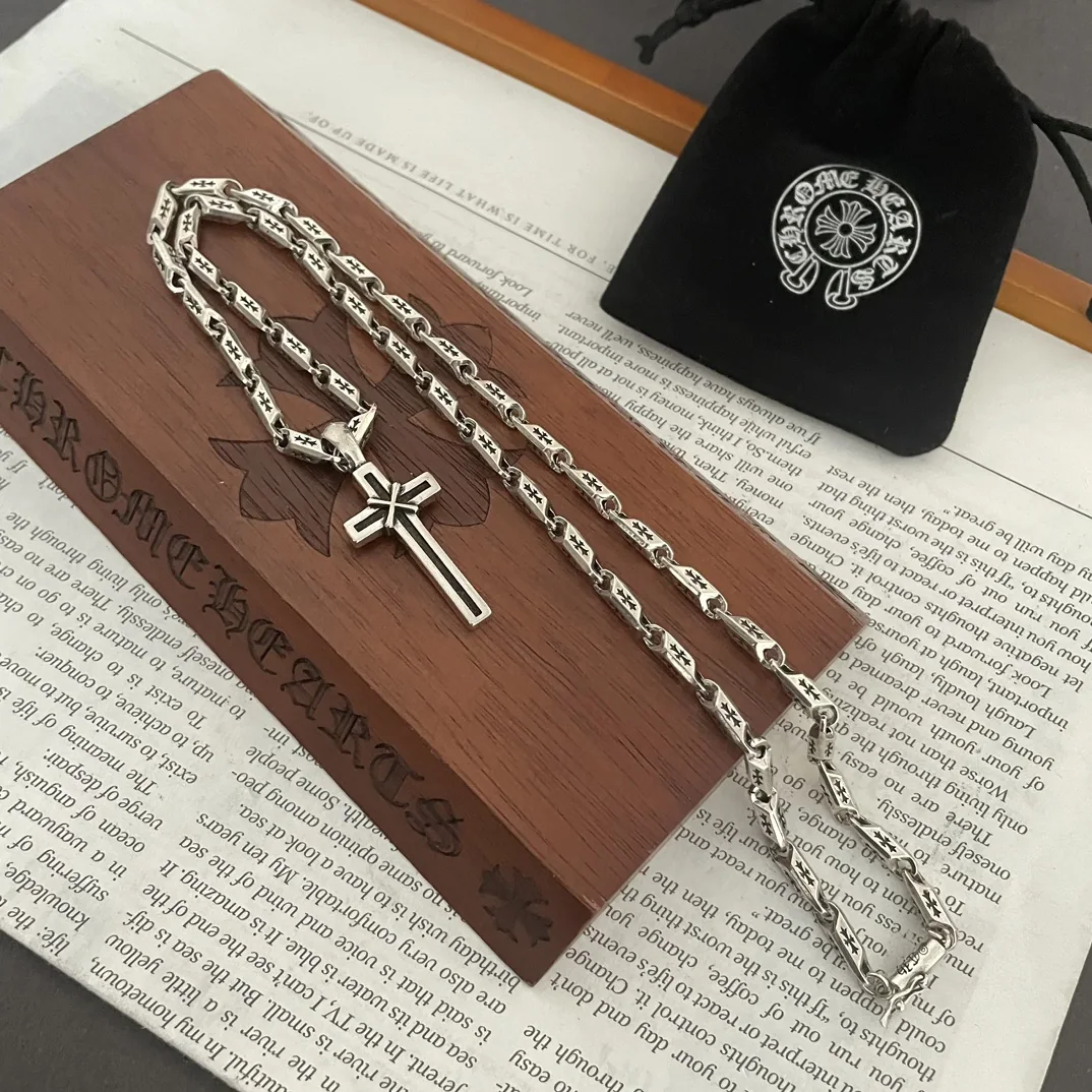 크롬하츠 레트로 크로스 장식 목걸이 상세 이미지 2