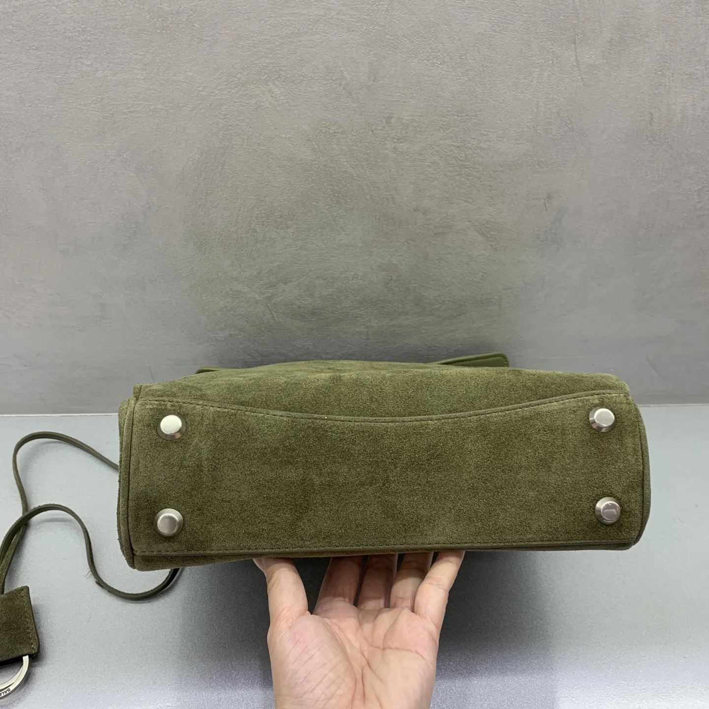 발렌시아가 라운텐 소형 가죽 핸드백 상세 이미지 5