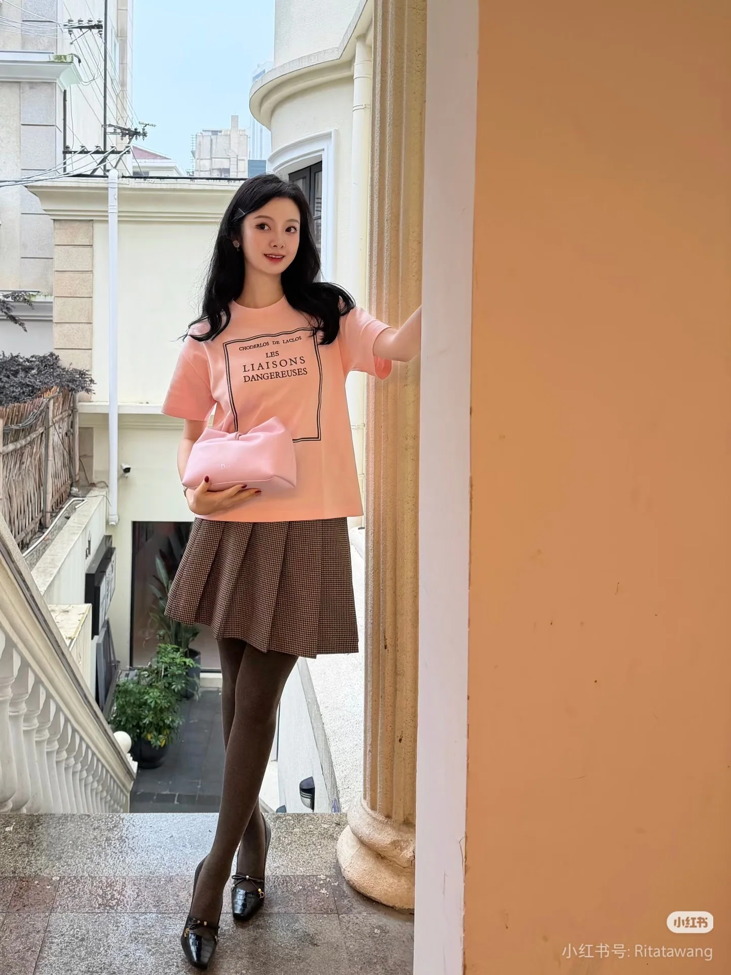 디올 여성 로고 프레임 라운드넥 반팔 티셔츠 상세 이미지 8