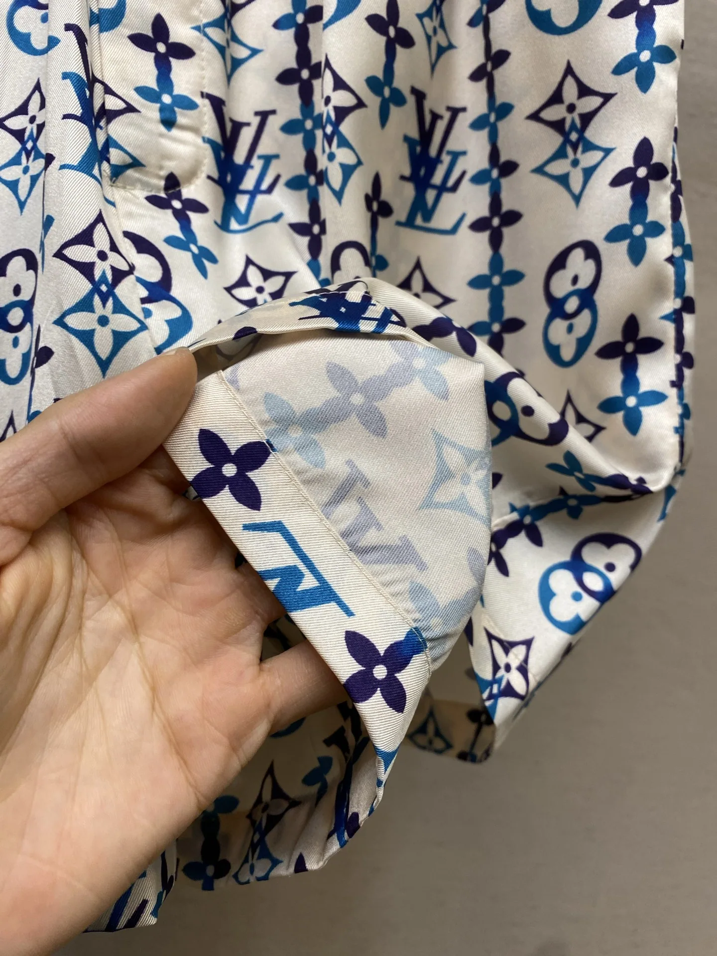 루이비통 프린트 뽕나무 실크 남성 반바지 P280 상세 이미지 8