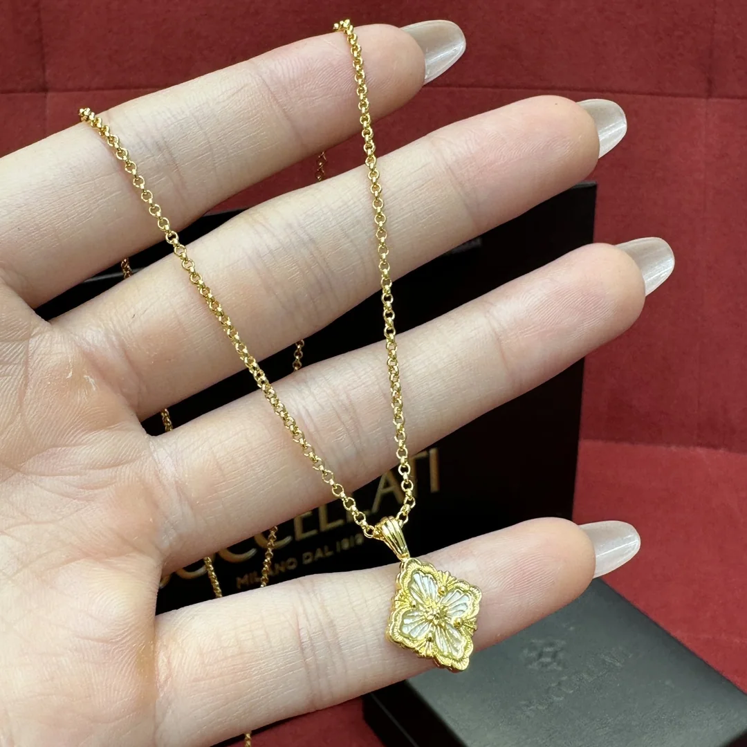 셀린느 흰색 자개 꽃 모양 18K 골드 목걸이 178347