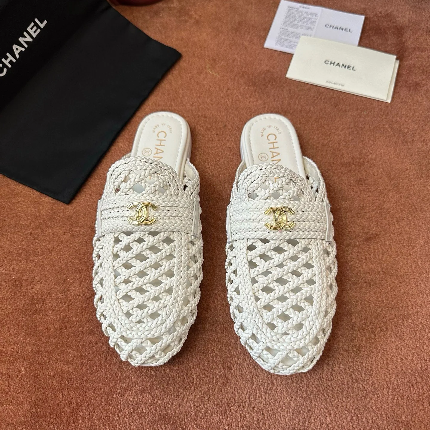 샤넬 램스킨 우븐 뮬 144116