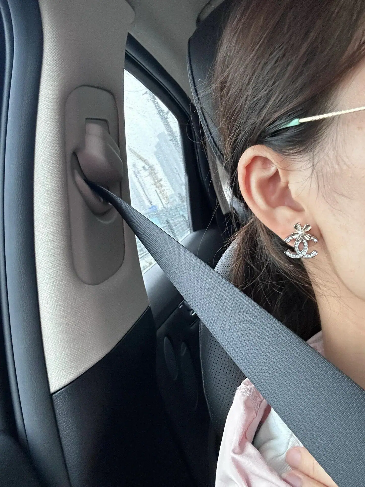 샤넬 더블 C 스터드 귀걸이 상세 이미지 2