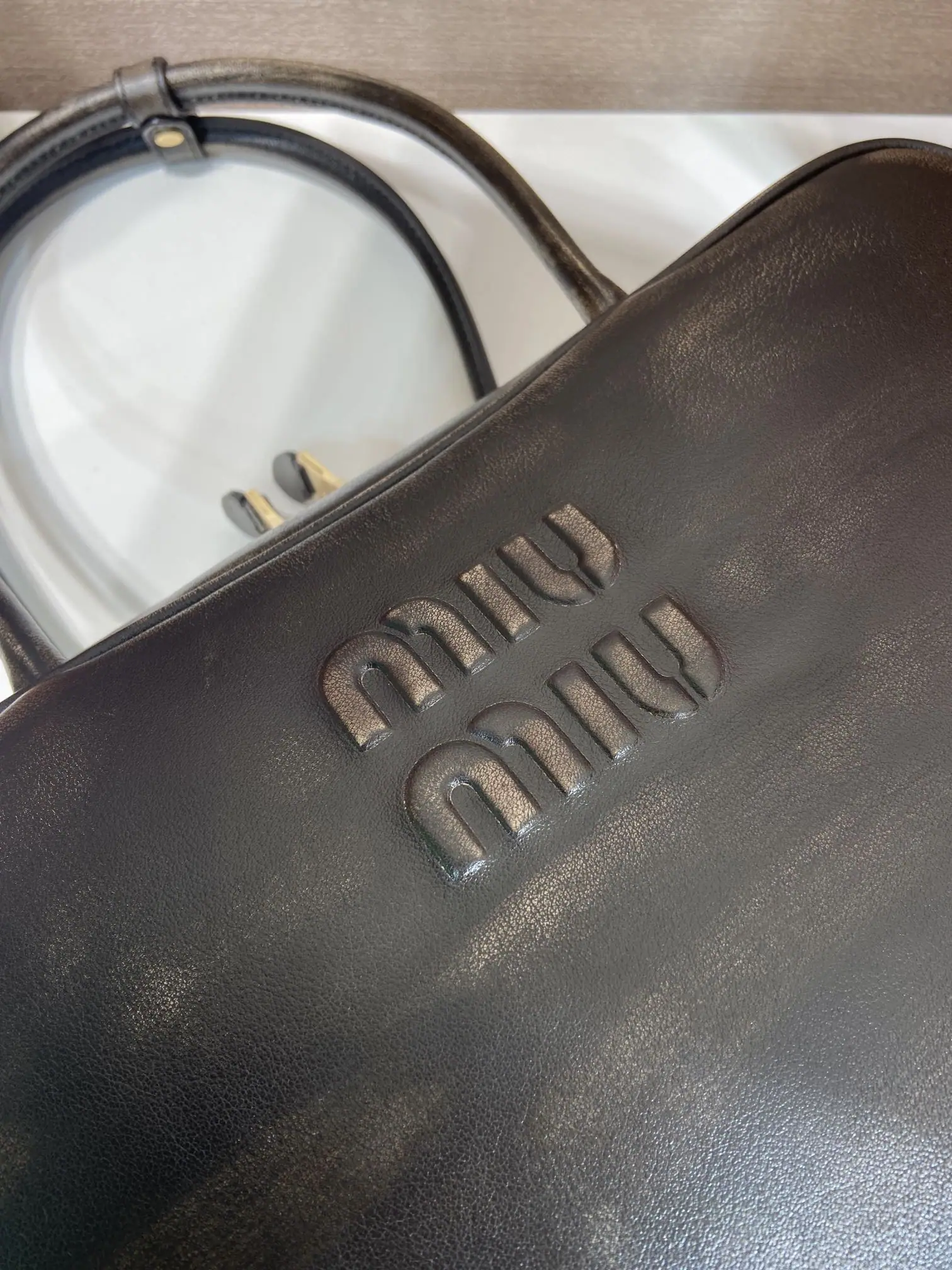 미우미우 램스킨 라지 볼링백 5BB117 상세 이미지 6