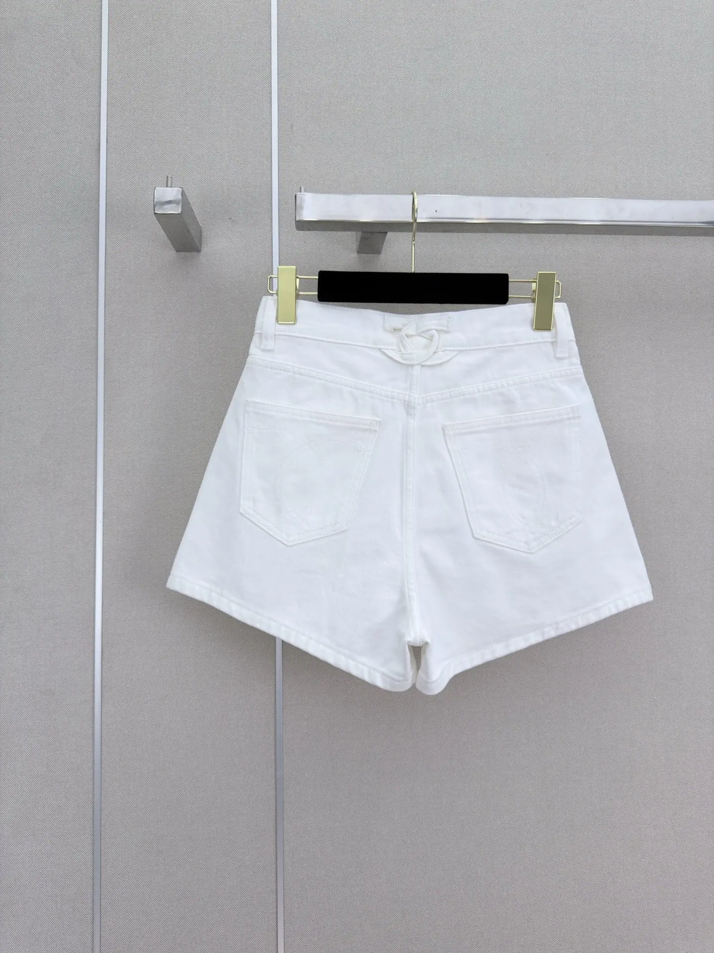 샤넬 자수 더블 C 포켓 데님 여성 반바지 상세 이미지 9