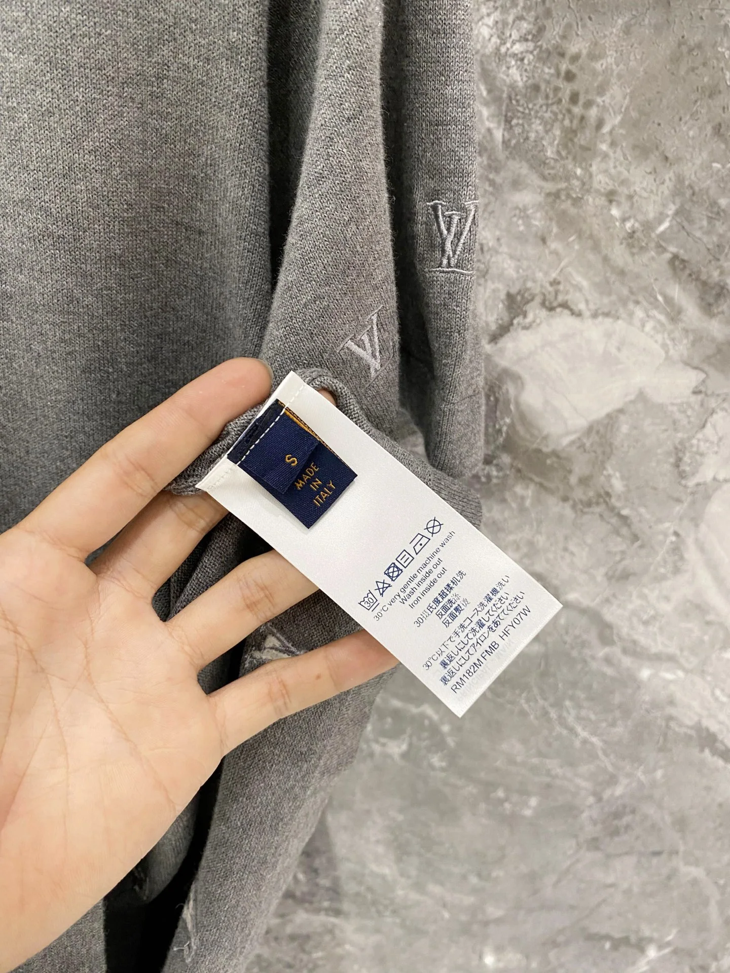 루이비통 엠보스 자카드 니트 크루넥 반팔 티셔츠 26 FW 상세 이미지 8