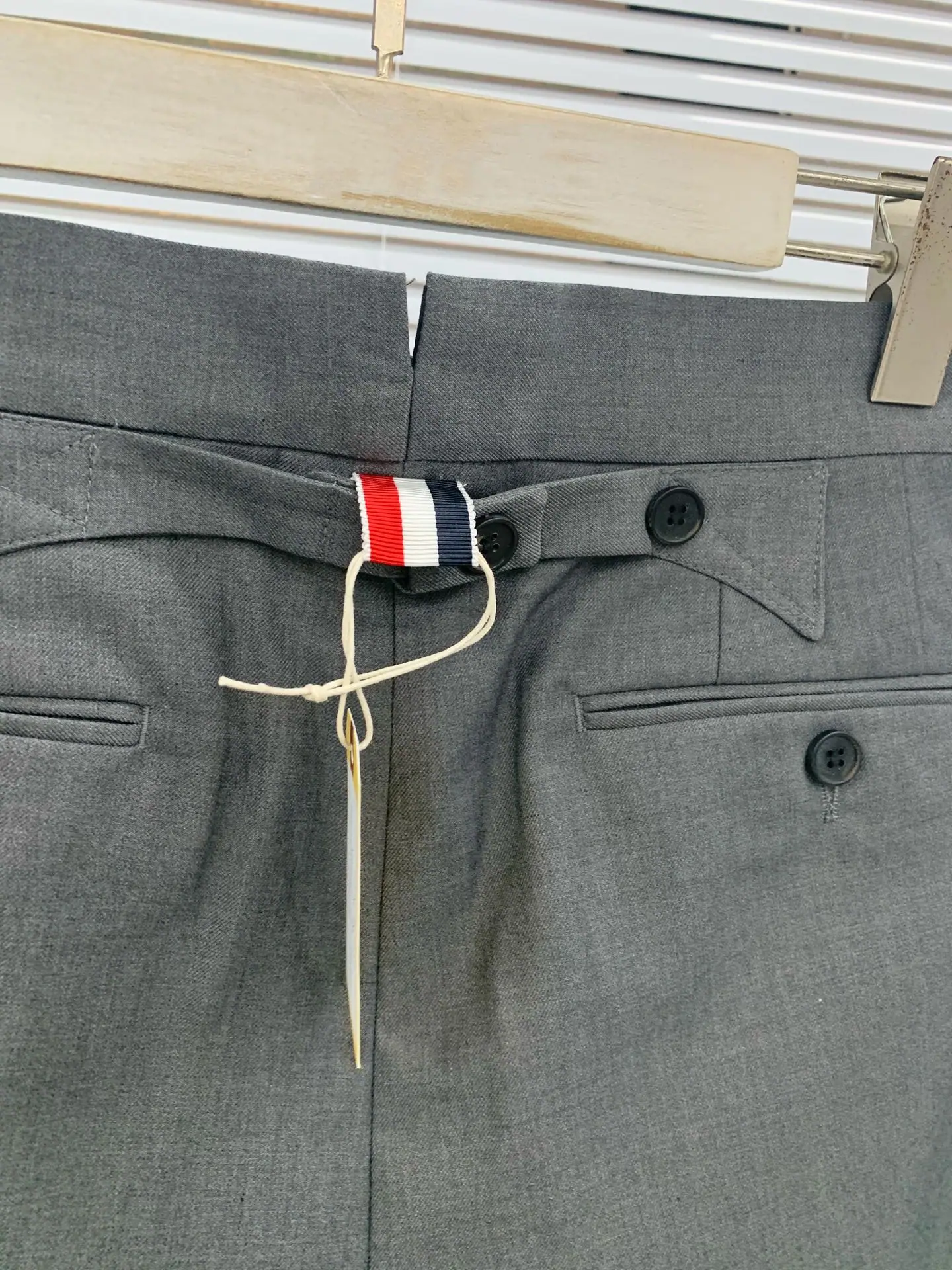 톰브라운 클래식 수트 남성 반바지 상세 이미지 3