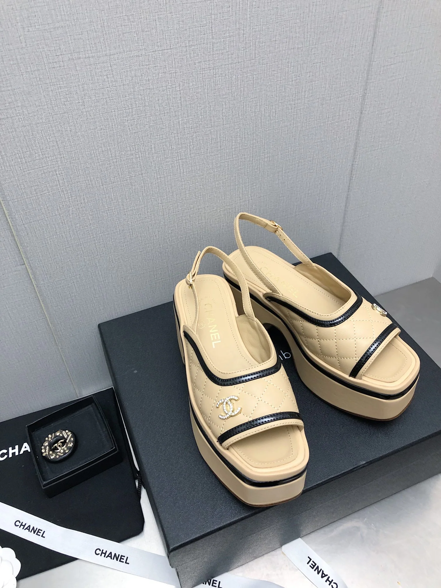 샤넬 천연 소가죽 플랫폼 샌들 상세 이미지 3