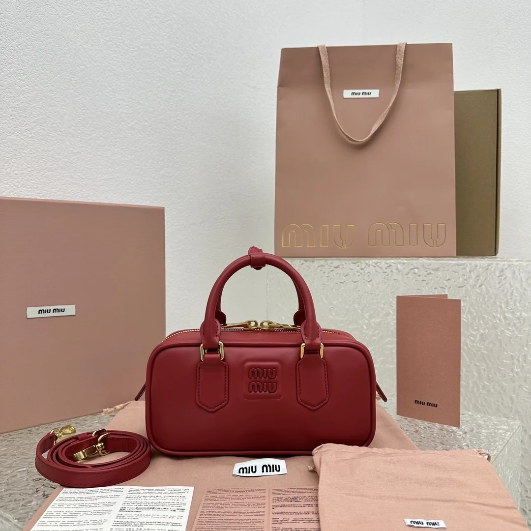 미우미우 소프트 패드 볼링백 68271