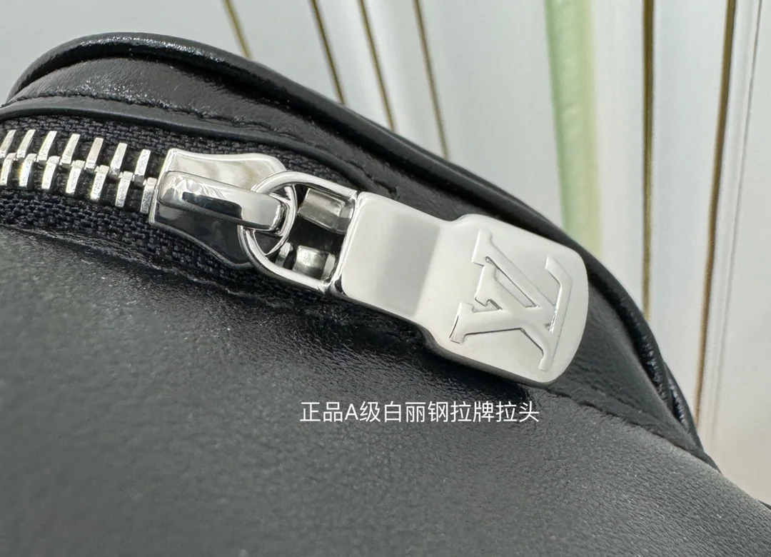 루이비통 다이아몬드 패턴 가죽 가방 M12587 상세 이미지 7