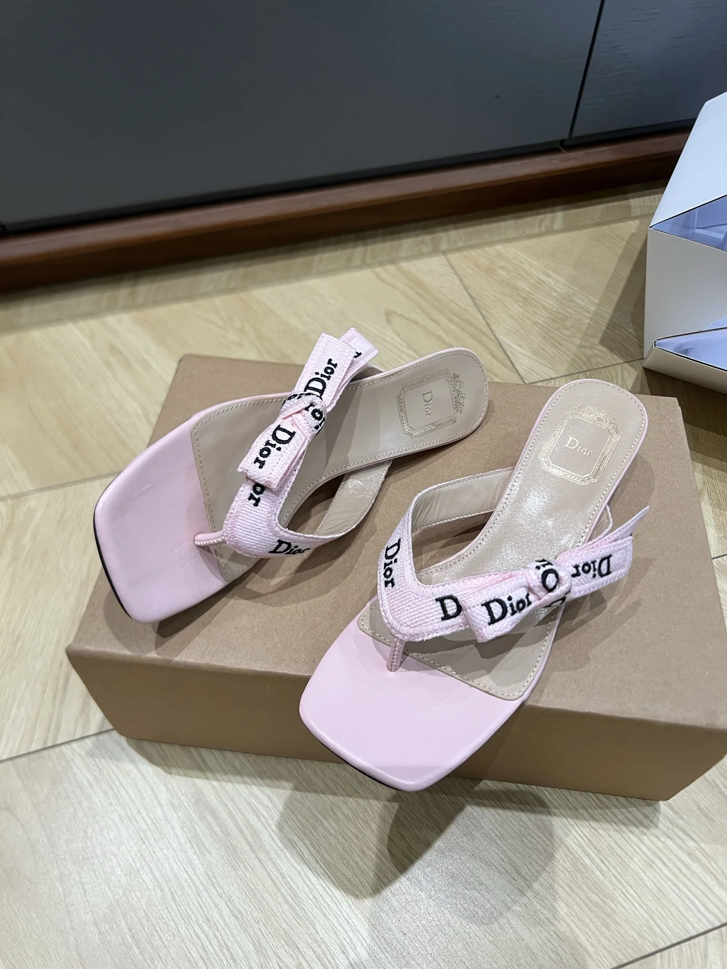 디올 J'A 나비 매듭 샌들 상세 이미지 6