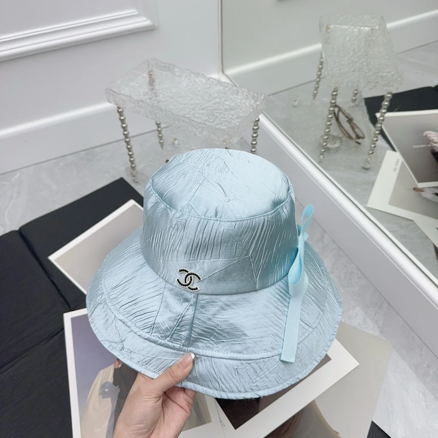 샤넬 엠보싱 새틴 피셔맨즈 햇 상세 이미지 3