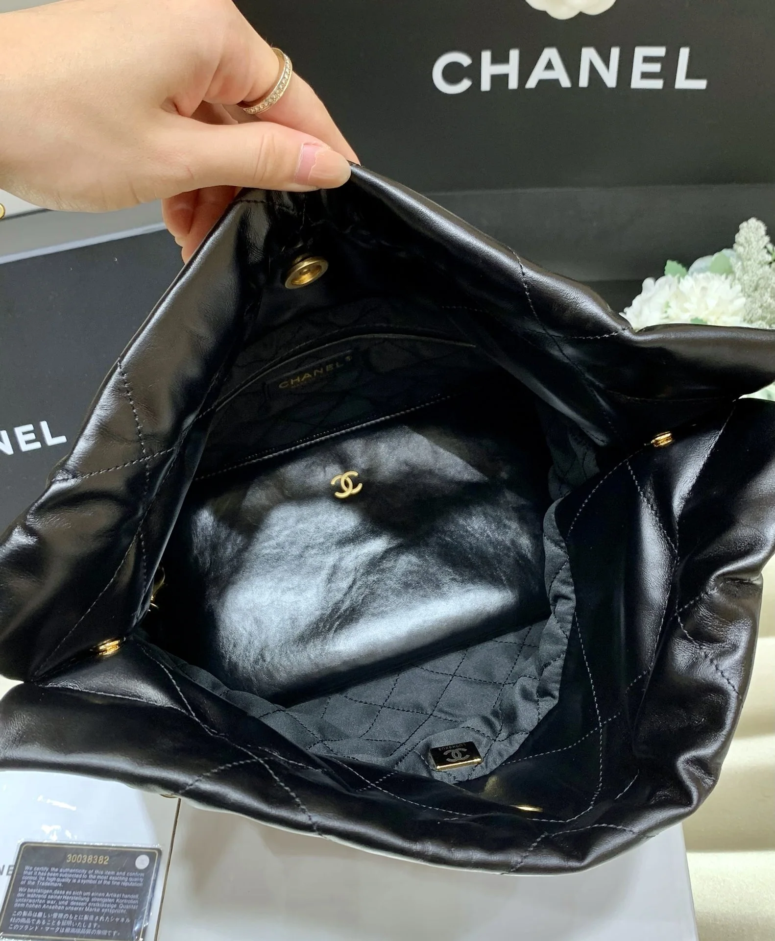 샤넬 22 스몰 스퀘어 프레임 카프스킨 가방 AS3260 상세 이미지 7