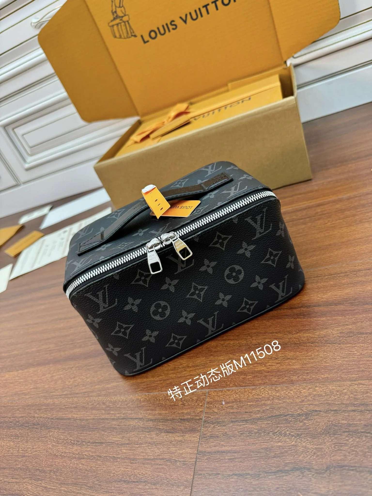 루이비통 M11508 가죽 숄더백 상세 이미지 1